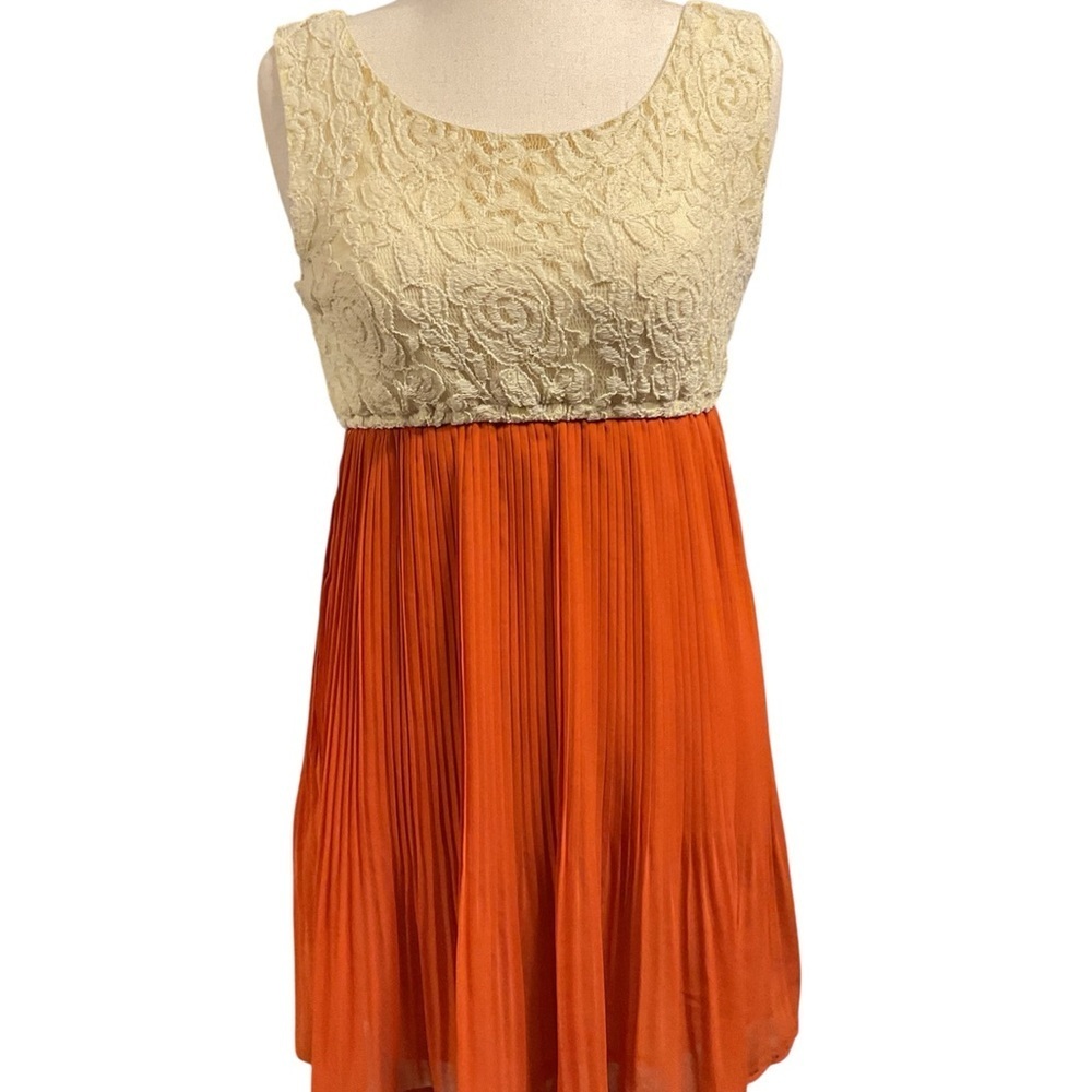 ❤️3/$15 Freeway Cream and Orange Lace Dress